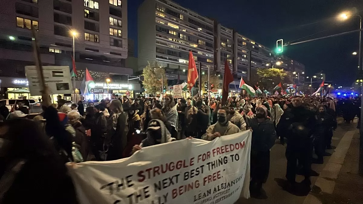 Biden Berlin’de Protesto Edildi