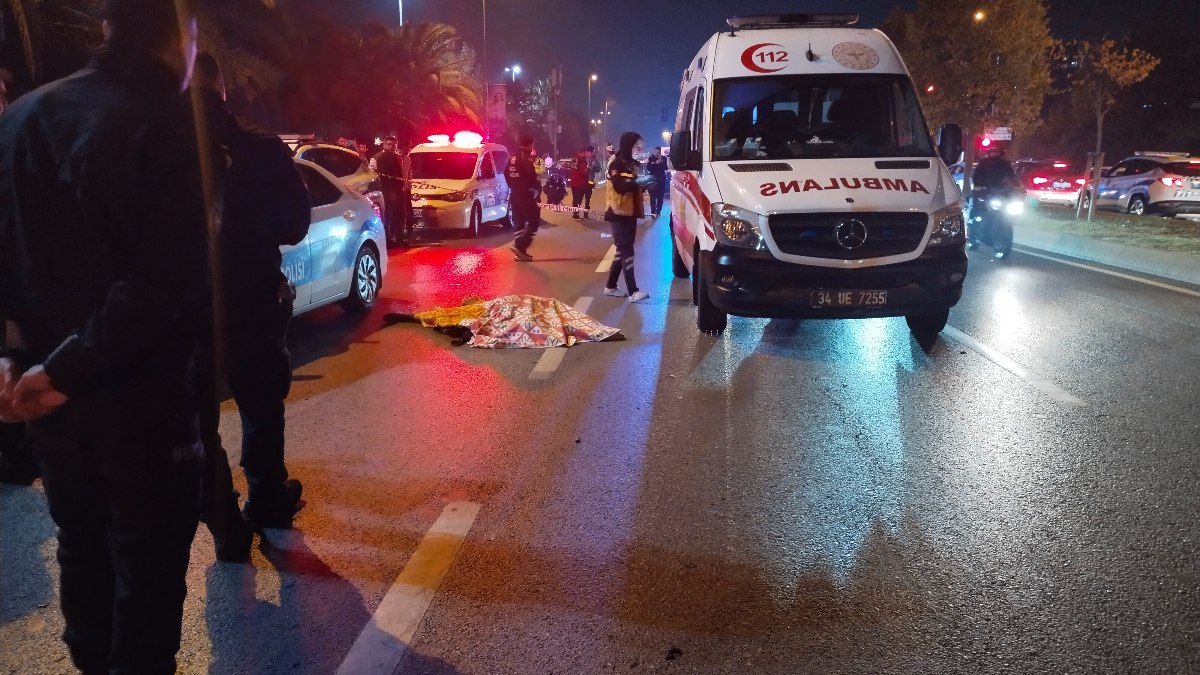 İstanbul’da hızını alamayan otomobil yayaya çarptı: 1 ölü