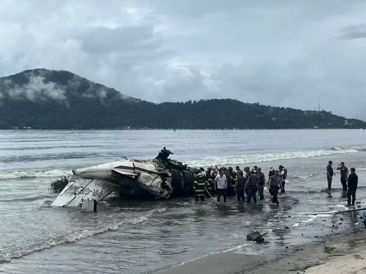Brezilya’da Küçük Uçak Düşmesi: Pilot Hayatını Kaybetti, 5 Yaralı