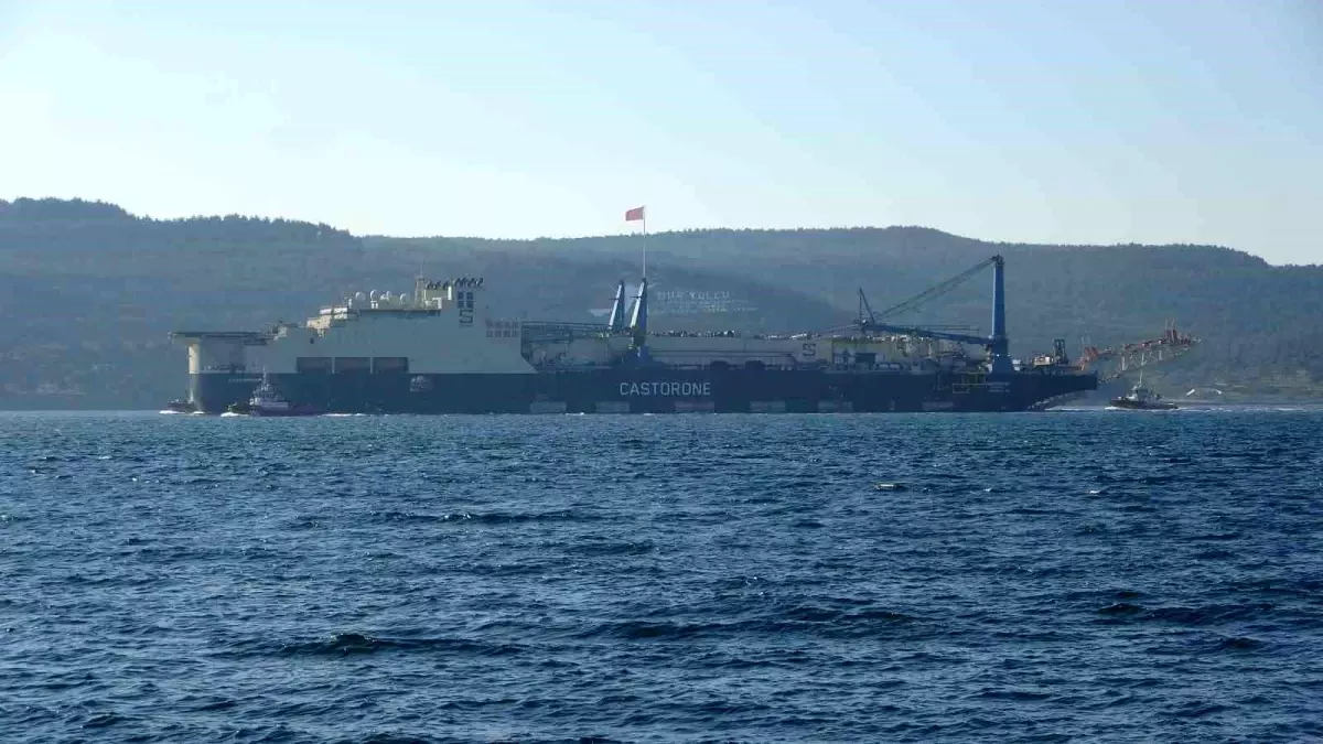 Castorone Gemisi Çanakkale Boğazı’ndan Geçti
